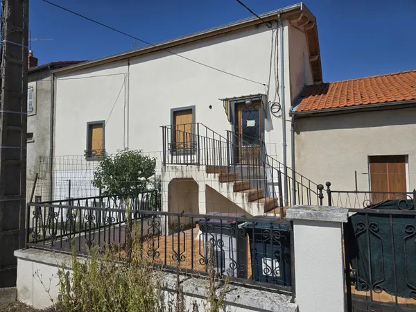 Appartement T3 avec terrasse, terrain et dépendanc e