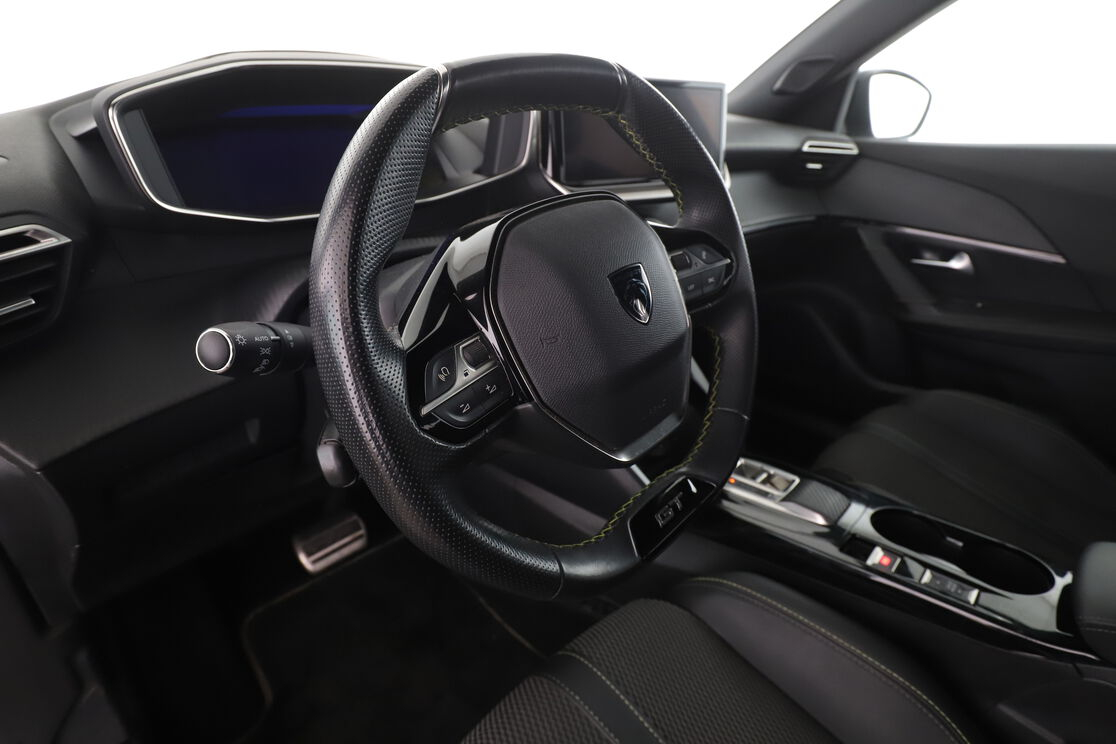 Peugeot 2008 Electrique GT 54 kWh — photo 10