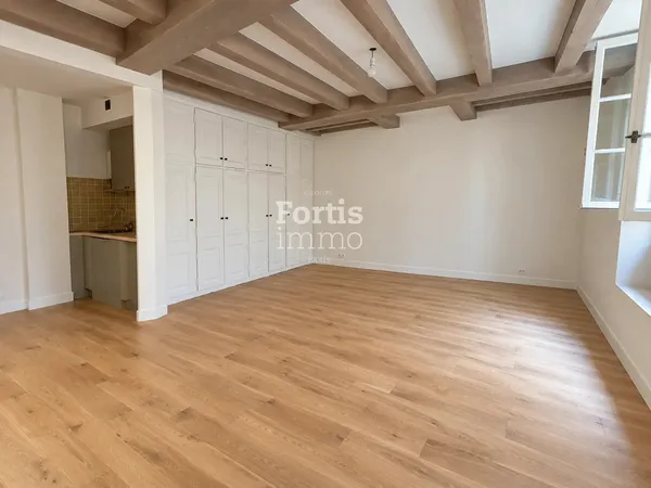 PARIS 4 - ÎLE SAINT-LOUIS – GRAND STUDIO DE 30,63 M2 TRANSFORMABLE EN 2 PIÈCES