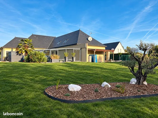 Pavillon 8 pièces 210 m²