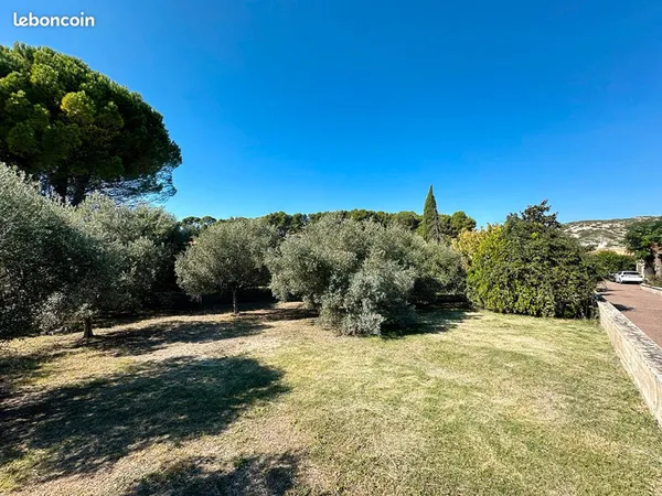 Terrain 2000 m² LE ROVE