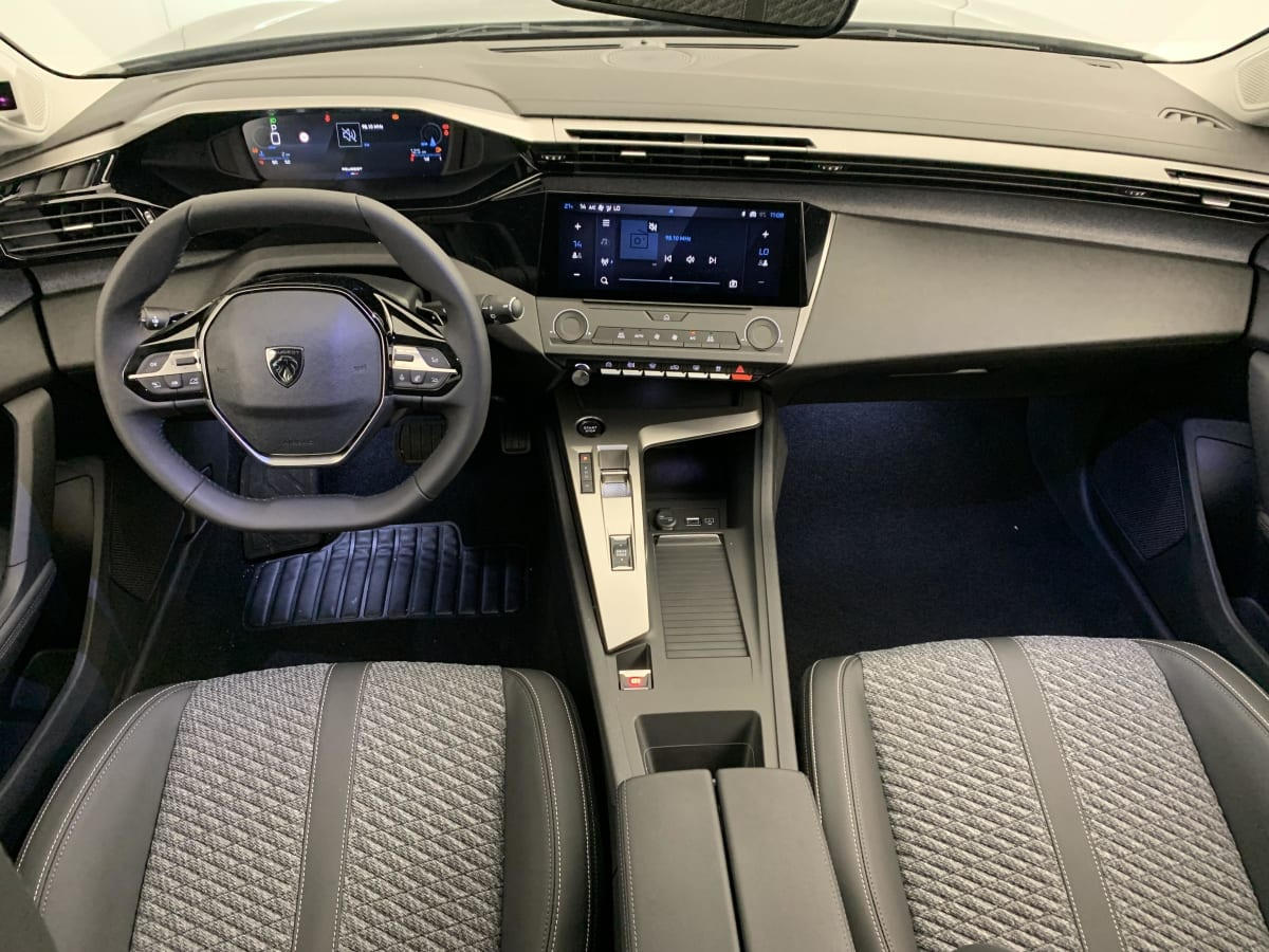 Peugeot 308 — photo 12