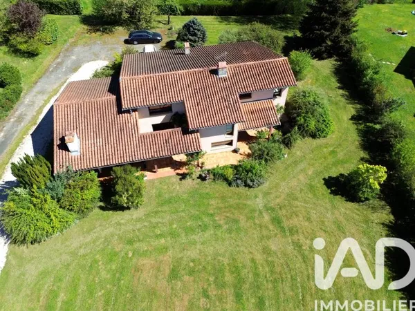 Maison 7 pièces 230 m²