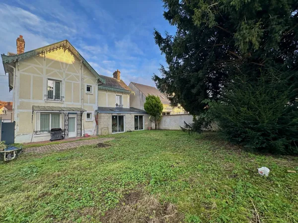 Grande maison familiale de 226 m² à Bornel