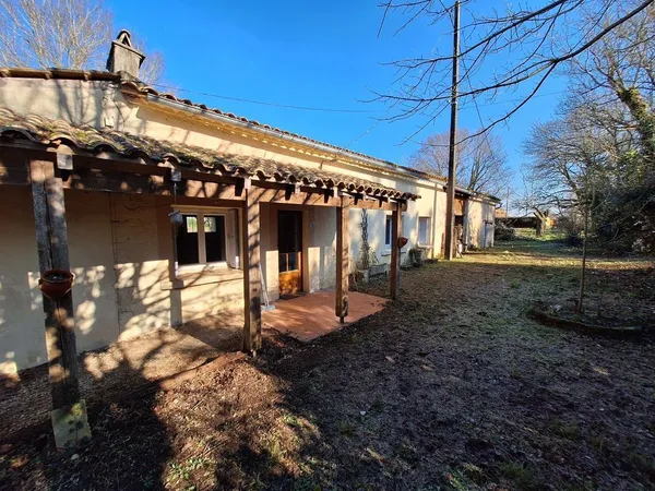 Maison de plein pied avec grange attenante