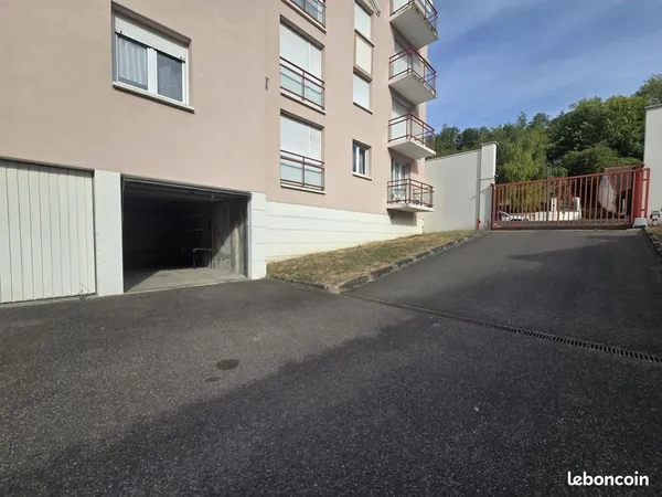 Parking/box 15 m² Évreux