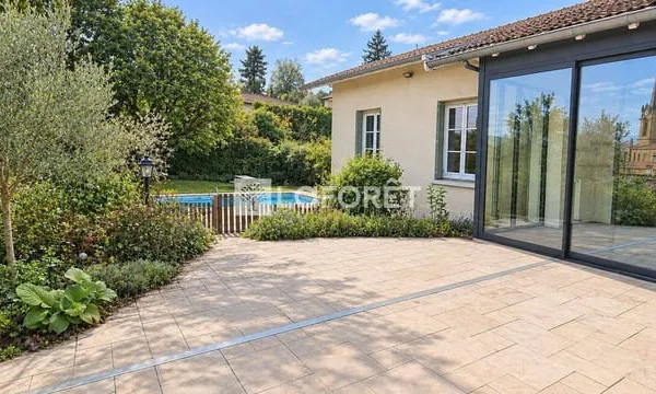 Maison 7 pièces 235 m²