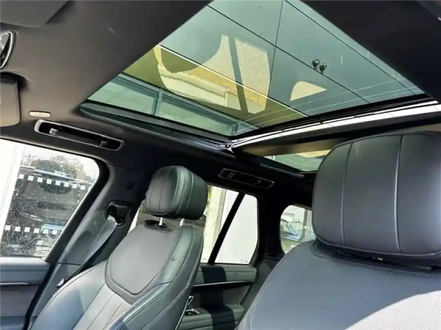 Land Rover Range Rover swb p550e phev awd — photo 16