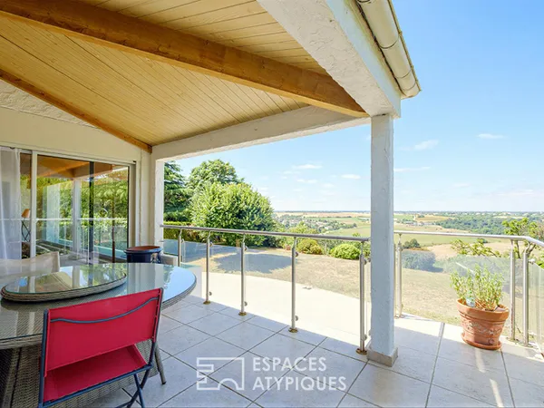 Maison d'architecte avec vue panoramique aux portes de la ville