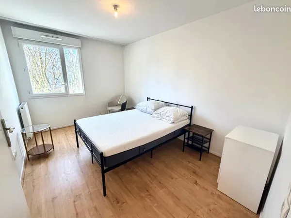 Colocation Le Blanc-Mesnil - Chambre meublée 14 m² - Parking inclus - Proche transports