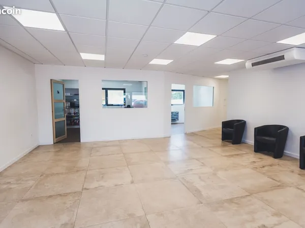 à louer - local professionnel / espace de stockage