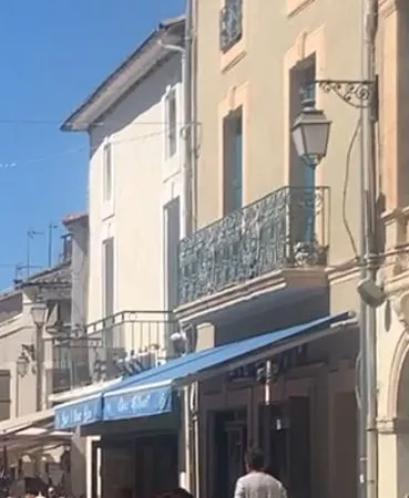 à vendre - fonds de commerce de bar avec licence iv, murs commerciaux et immeuble de rapport