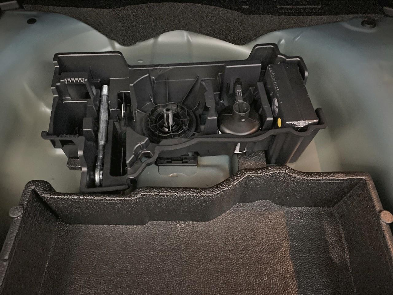 Peugeot 2008 hybrid 145 ch e-dcs6 allure — photo 16