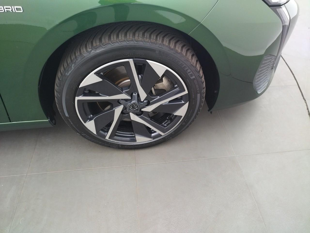 Peugeot 308 phev 180 e-eat8 allure pack — photo 27