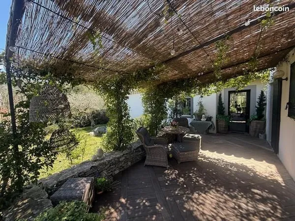 Maison rénovée 171 m² | Terrasse jardin piscine | Luberon Taillades