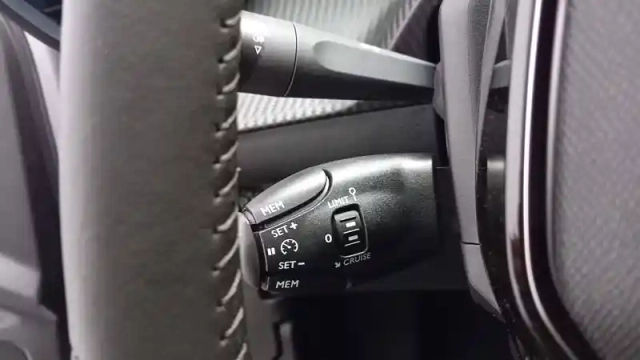 Peugeot 2008 hybrid 110 e-dcs6 — photo 5