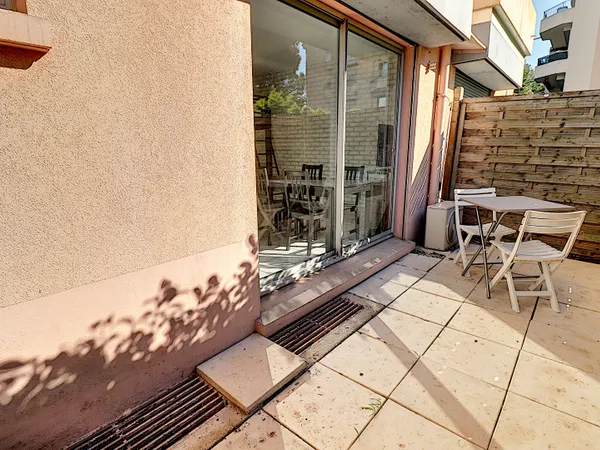 À LOUER - EN EXCLUSIVITÉ A DRAGUIGNAN STUDIO MEUBLÉ DE 26m²