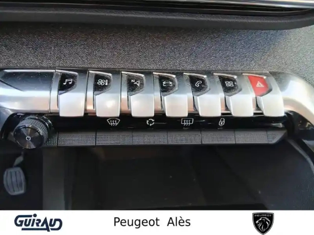 Peugeot 3008 puretech 130ch s&amp;s bvm6 — photo 17