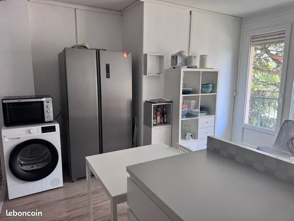 2 chambres dont une avec vasque - colocation meublée avec parking sécurisé