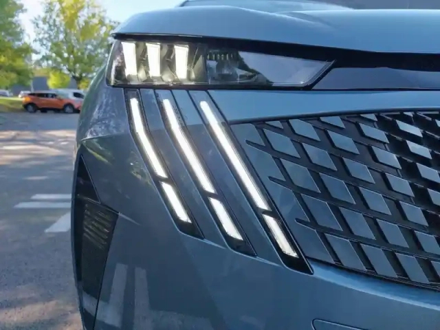 Peugeot 3008 electrique 210 ch 73 kwh — photo 16