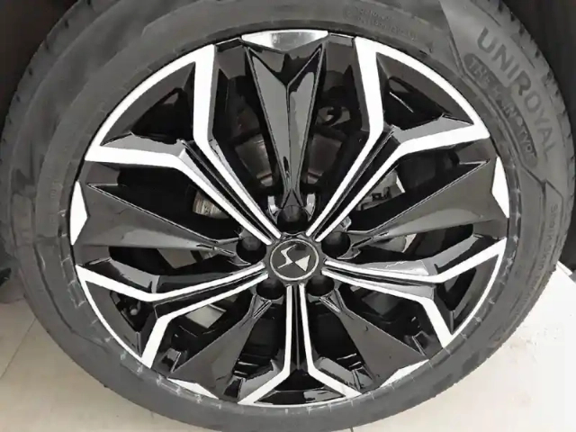 Ds Ds 4 puretech 180 eat8 — photo 36