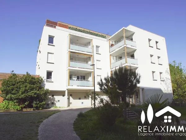 RARE - Chic et Confort Absolu - T2 de 61 m2 avec Balcon - Gr