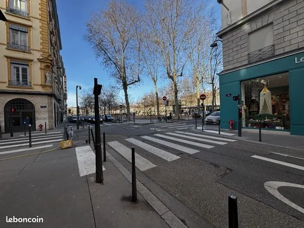 Commerce habillement/textile 75 m²