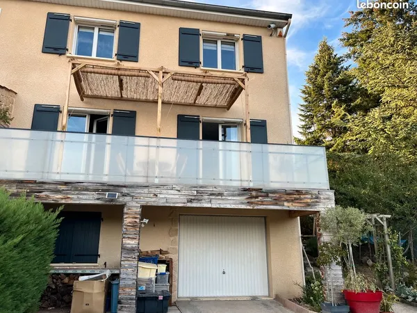 À Vendre-Charmante maison mitoyenne 5 pièces avec garage et extérieur