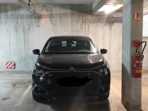 Place de parking souterrain dans garage sous-sol