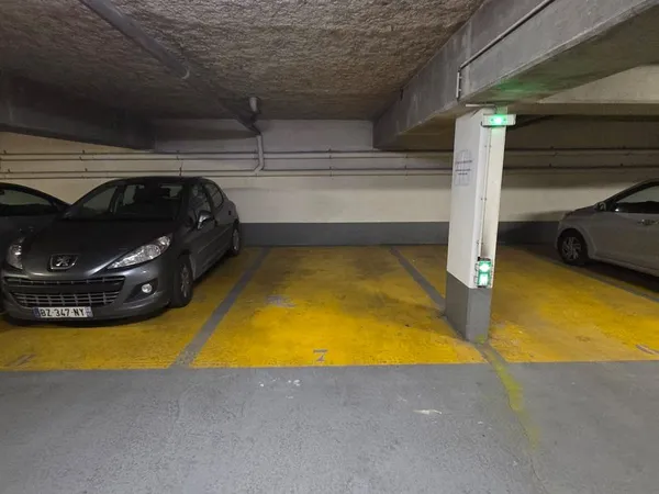 Location place de parking sécurisée - rue Collange