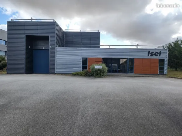 Bâtiment d'activité indépendant - Houdan - Terrain 2 200 m² - Fort potentiel d'agrandissement