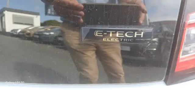 Renault Twingo iii e-tech — photo 3