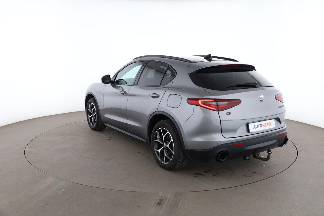 Alfa Romeo Stelvio 2.2 Diesel Q4 Super AT8 — photo 3
