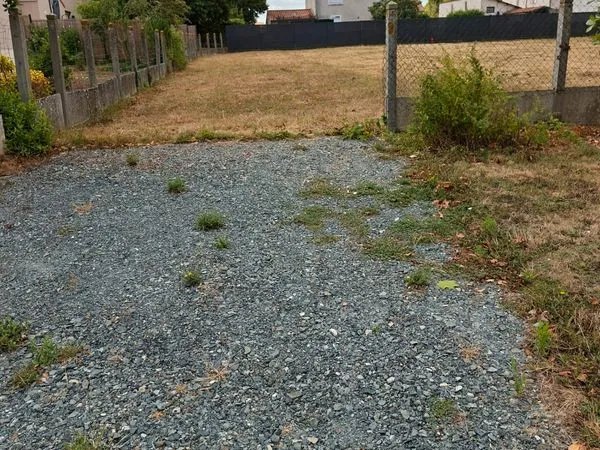Terrain plat constructible 680 m² - Centre-bourg Saint-Amand-sur-Sèvre