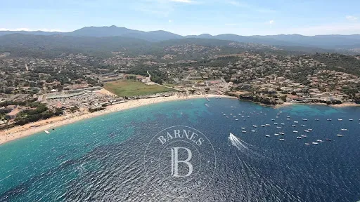 Villa 6 pièces 377 m²