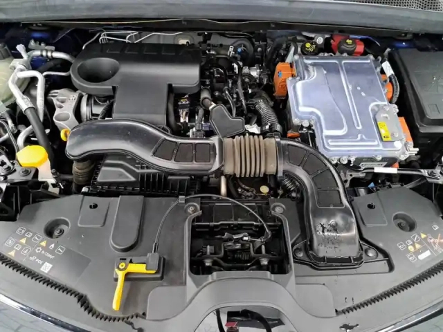 Renault Captur e-tech 145 - 21 — photo 14