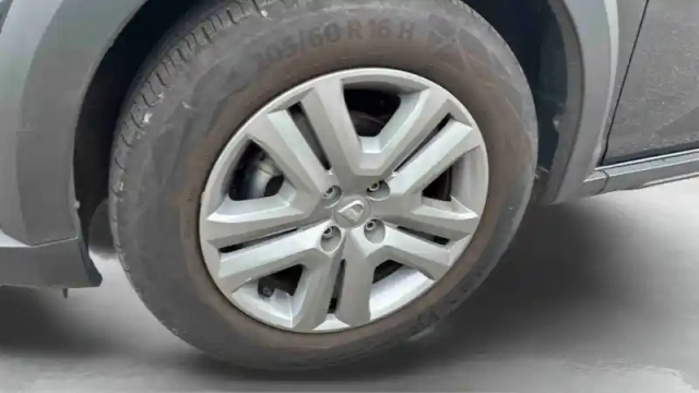 Dacia Sandero tce 90 - 22 — photo 9