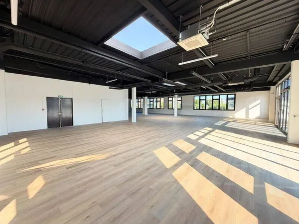 Local d'activité 1240 m²