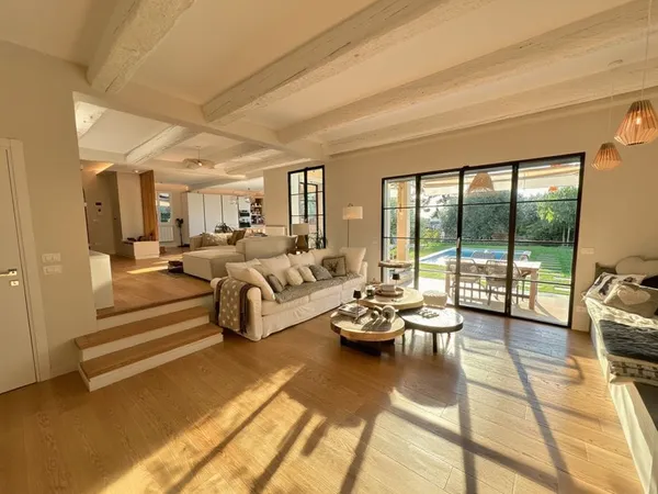Villa 6 pièces 160 m²