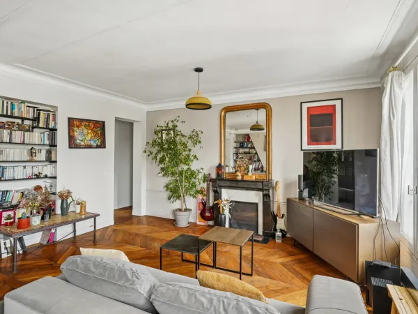 PARIS X - 3 pièces - 1 chambre - calme avec vue dégagée - Louis Blanc