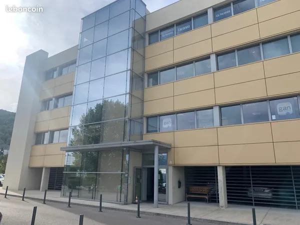Bureaux 100 m²