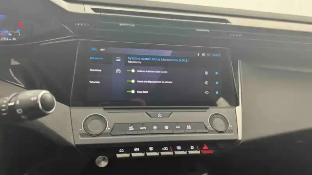 Peugeot 308 hybrid 145 e-dcs6 — photo 27