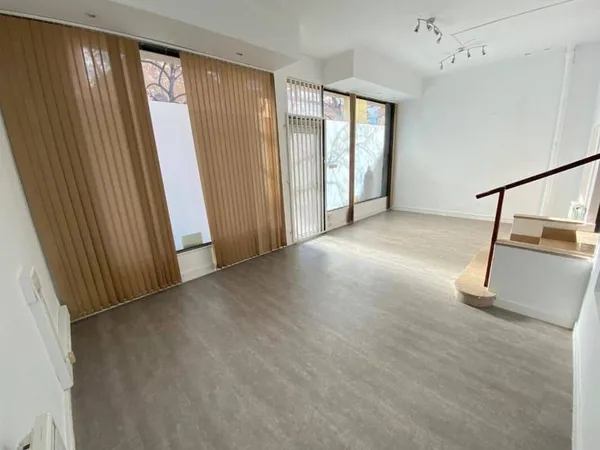 Local professionnel 2 pièces 57 m²