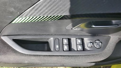 Peugeot 208 1.2 PureTech 100 - Active – 2024 – 14224 km – Essence – Boîte Manuelle — photo 38