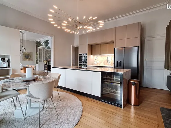 Appartement 7 pièces 250 m²