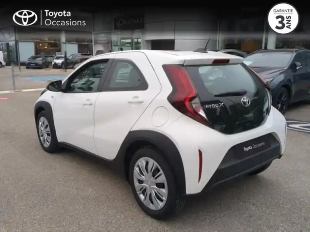 Toyota Aygo x 1.0 vvt-i 72ch dynamic — photo 2