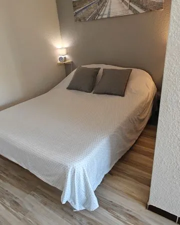 Urgent. 100 mètres des cures thermales