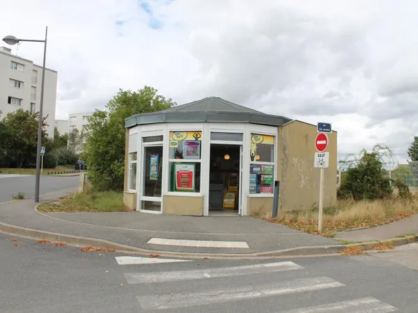 kiosque FDJ et PMU et depot de pains et BONBONS