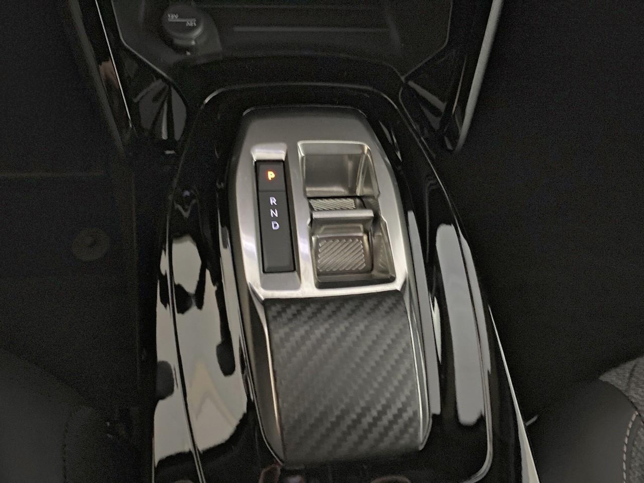 Peugeot 2008 hybrid 145 ch e-dcs6 allure — photo 17