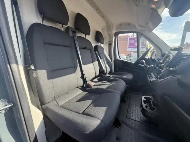 Opel Movano fg l2h2 3.0 120ch s&amp;s pack premium connect — photo 10